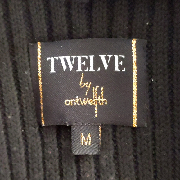 Faux fur vest by Twelve, size M in black - Picture 6 of 7